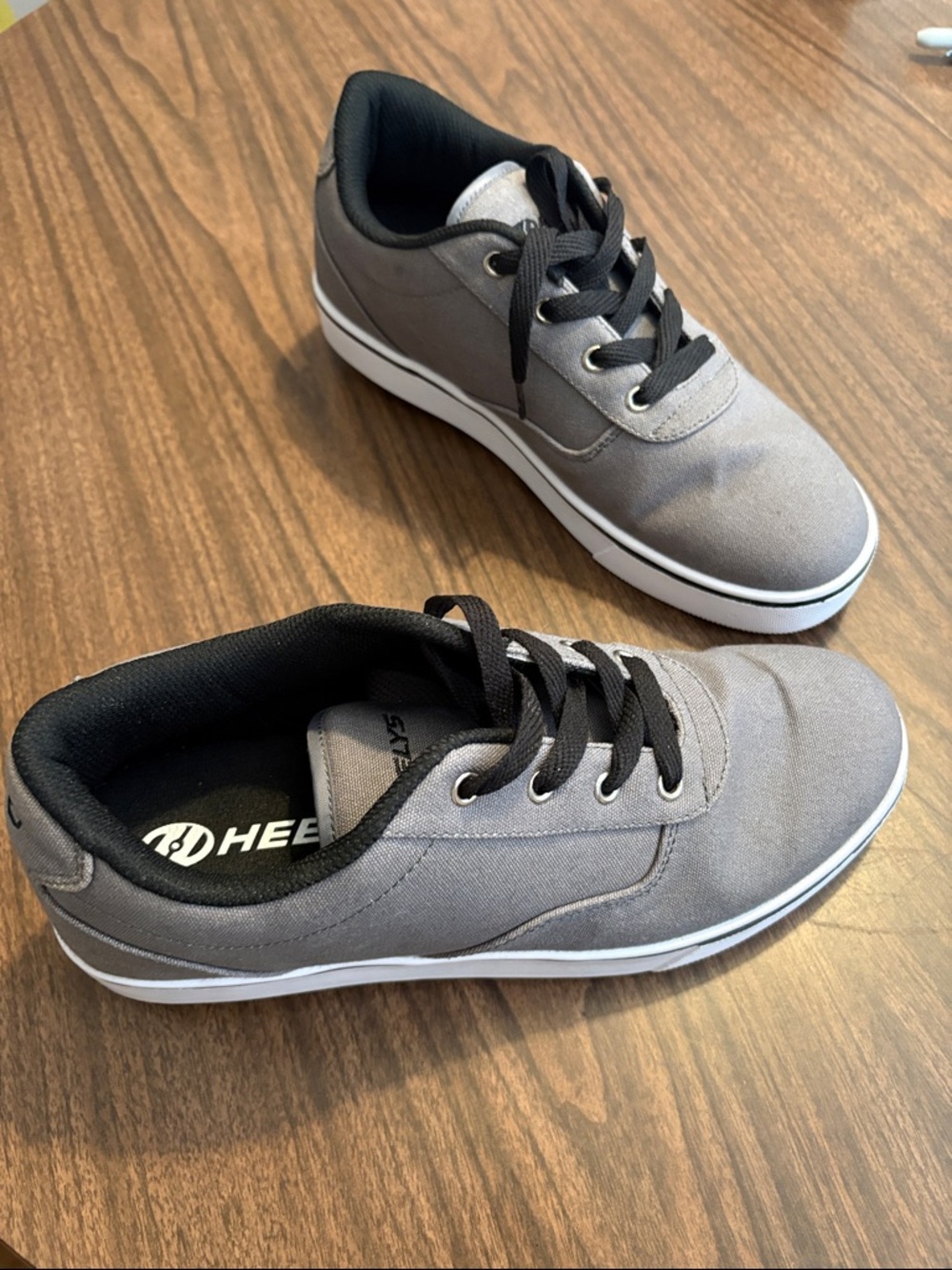 Heelys Launch 20 Men's Size 9 Gray Canvas Low Top Skate Sneakers
